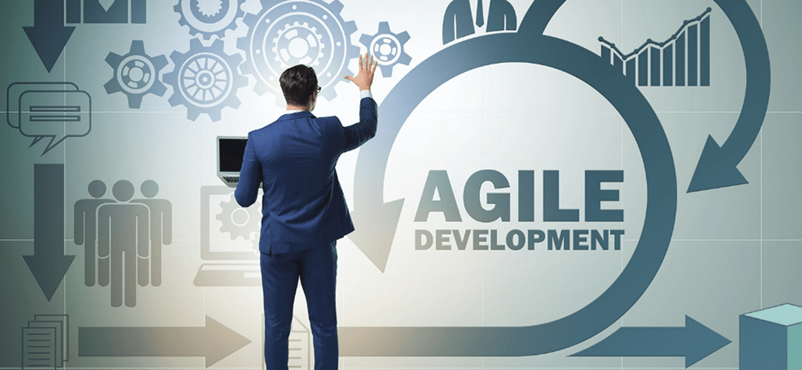 A man with laptop describes about agile development